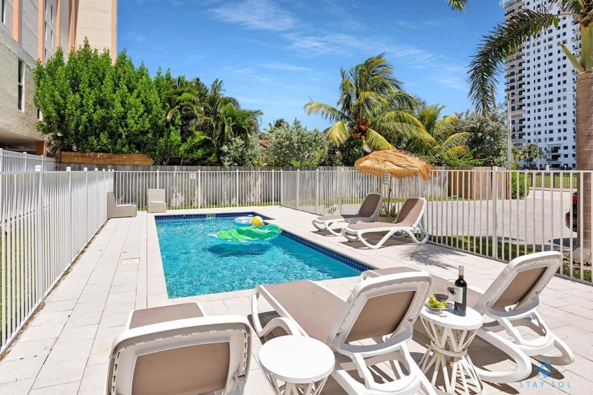 Free Parking, Bay View, Pool, Step To Beach Hollywood Exterior photo