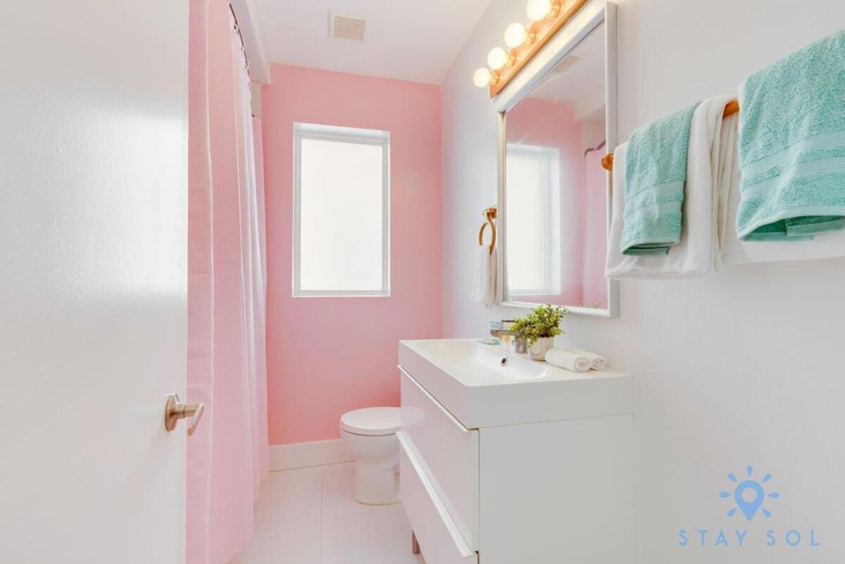 Free Parking, Bay View, Pool, Step To Beach Hollywood Exterior photo