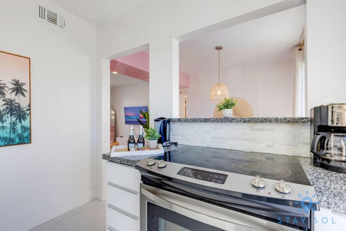 Free Parking, Bay View, Pool, Step To Beach Hollywood Exterior photo